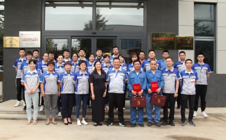 团结一致，，，，，，再立异高——manbet2020上半年度总结表扬大会圆满竣事
